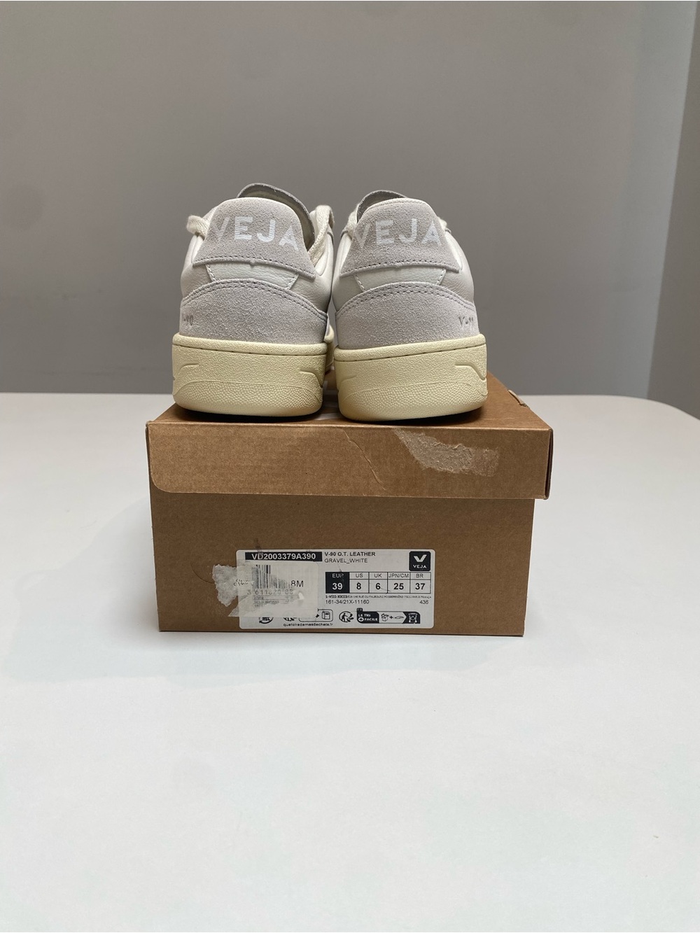 Veja V-90 O.T. Leather Sneaker in Gravel/White size 39EU/8US New in Box - Picture 6 of 7